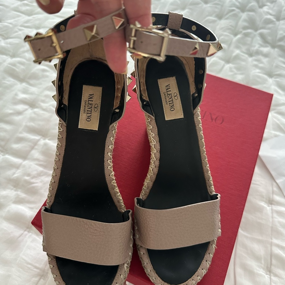 Valentino Garavani Rockstar poudre wedge. - Picture 2 of 10